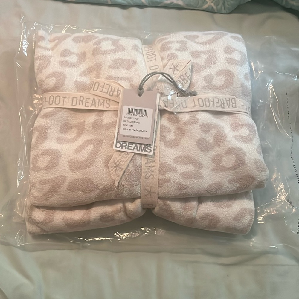 Brand new barefoot dreams pashmina